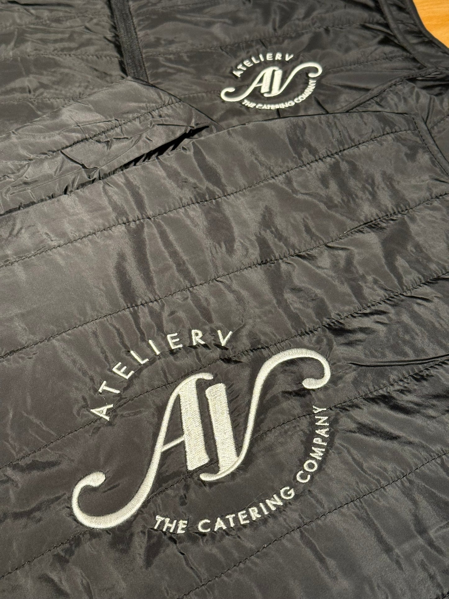 Gepersonaliseerde Bodywarmers voor Bedrijven (Voorbeeld Atelier V)