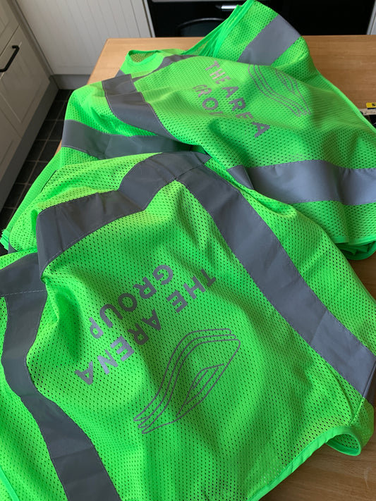 Gepersonaliseerde Fluovesten voor Bedrijven (Voorbeeld The Arena Group)